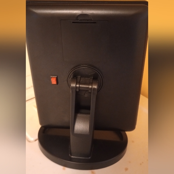 LED Lighted Tablet Mirror - Picture 5 of 5